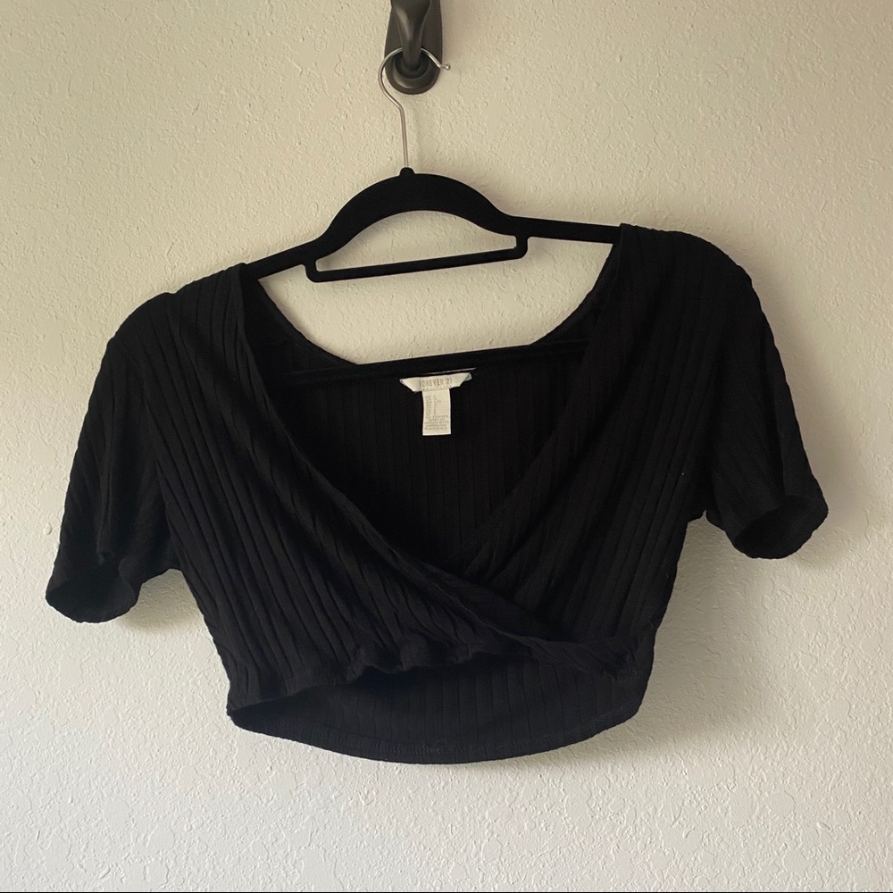 FOREVER 21 BLACK RIBBED FAUX WRAP CROP TOP